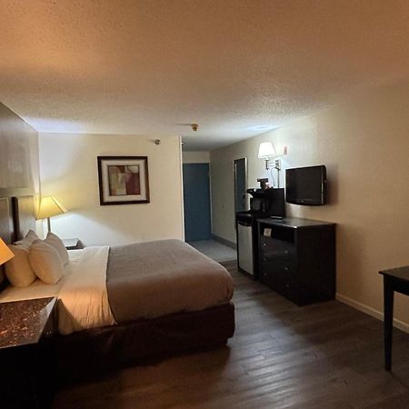 Quality Inn & Suites Woodstock Near Lake Geneva Exterior foto