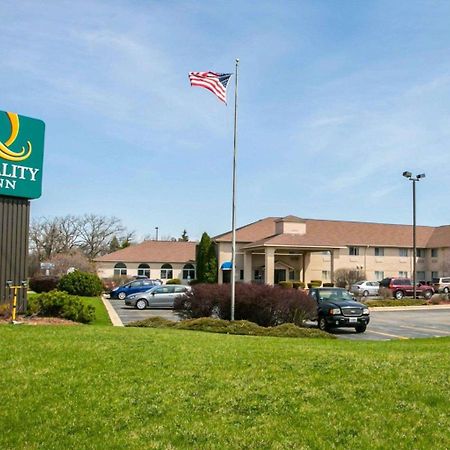Quality Inn & Suites Woodstock Near Lake Geneva Exterior foto