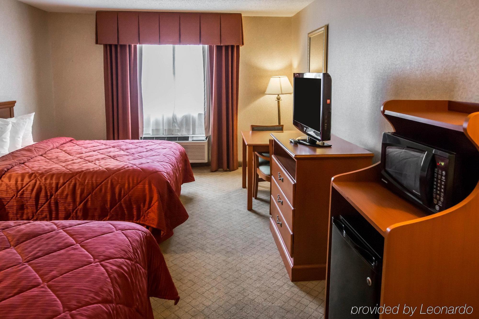 Quality Inn & Suites Woodstock Near Lake Geneva Exterior foto
