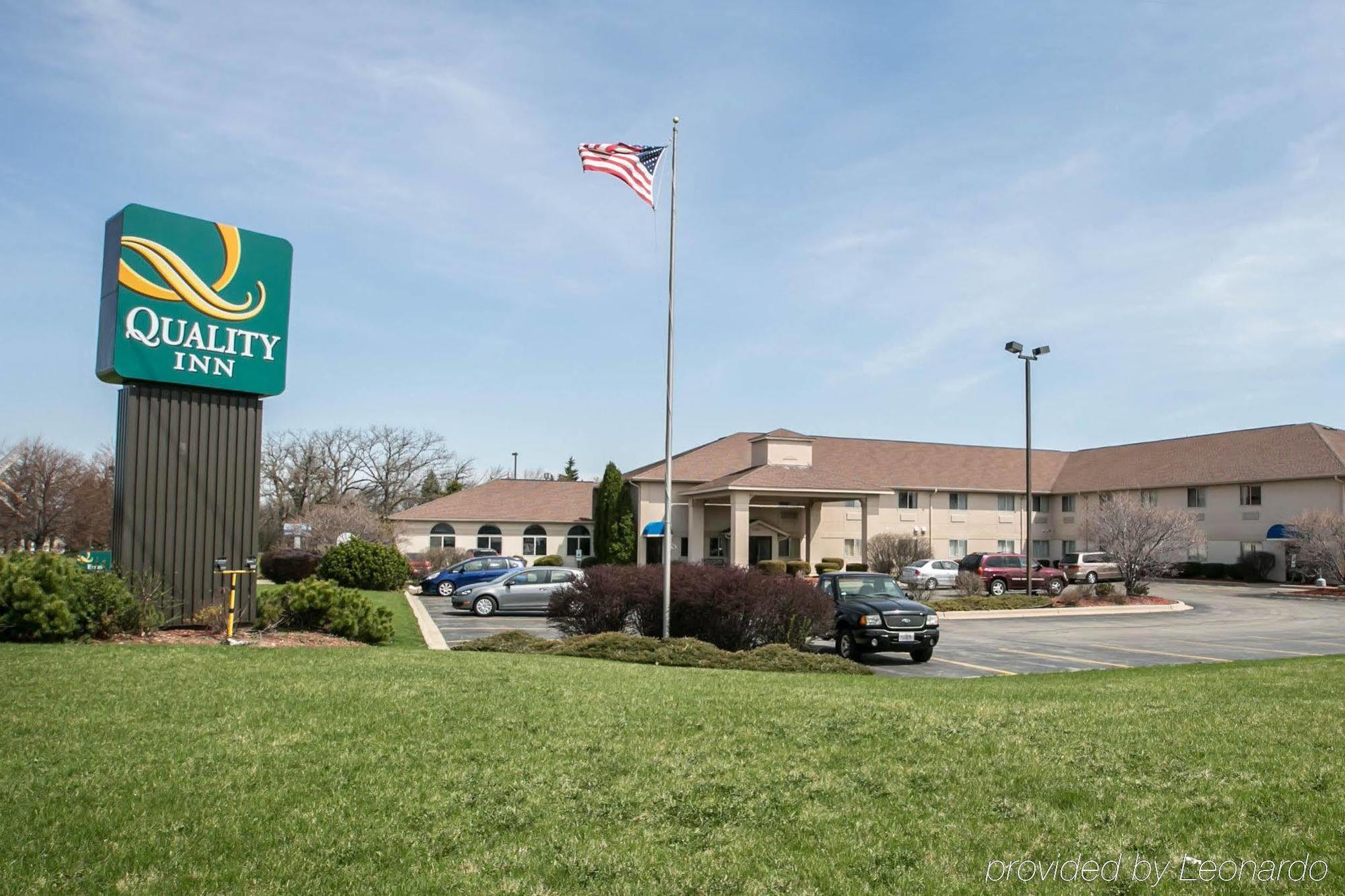 Quality Inn & Suites Woodstock Near Lake Geneva Exterior foto